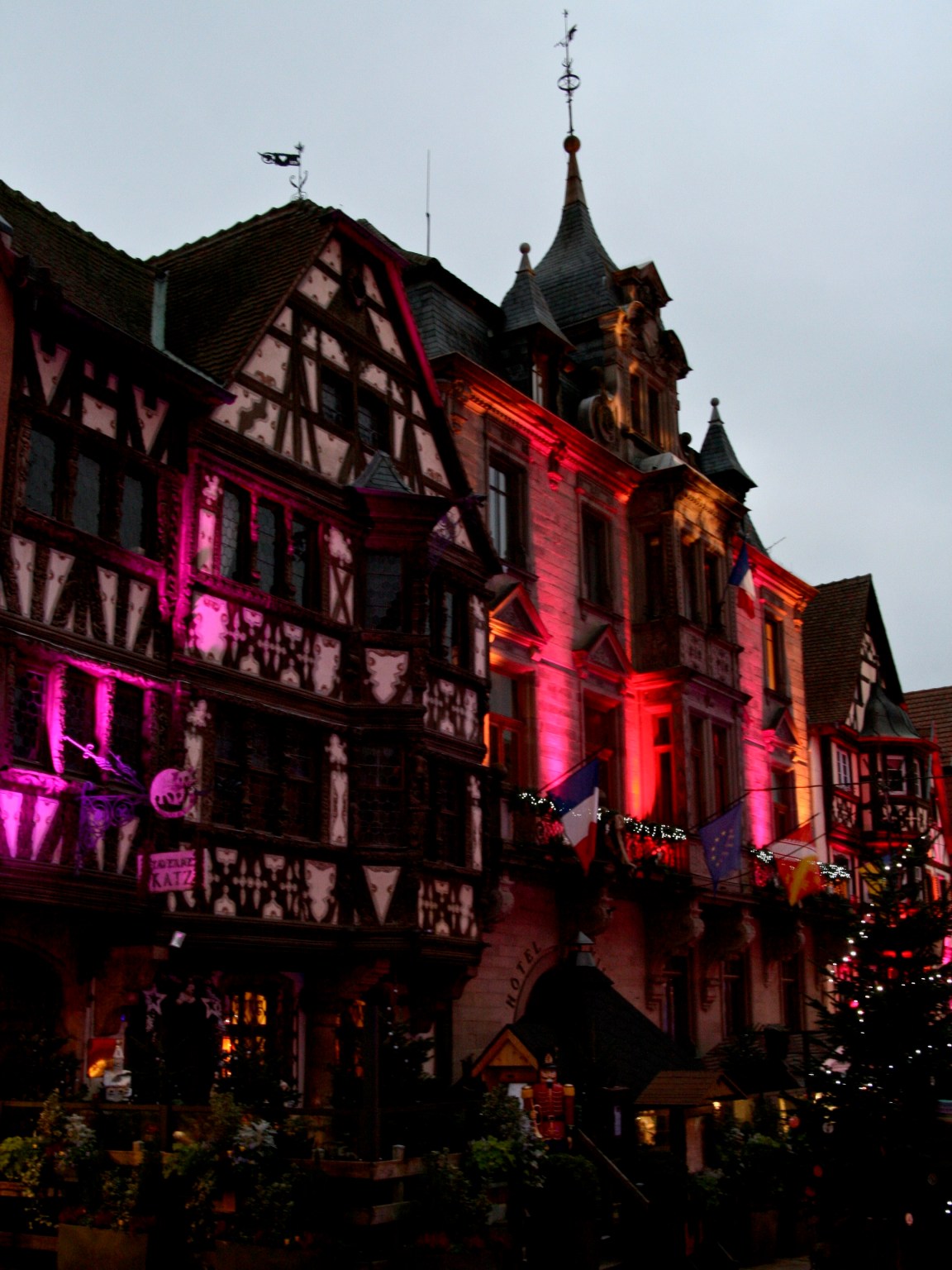 17 Les Poissonchat’s Wondrous Advent Calendar – Le Marché&nbsp;Noel