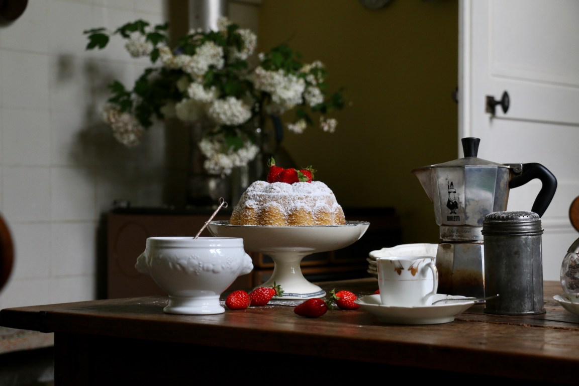 About Mending Things and a Fluffy Cake