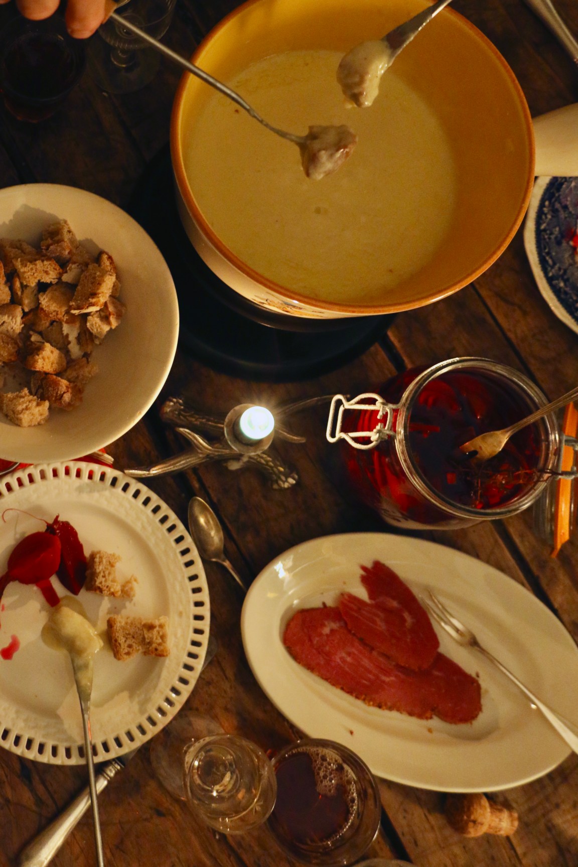 #13 Les Poissonchats Wondrous Advent Calendar – Eating Fondue with&nbsp;Friends