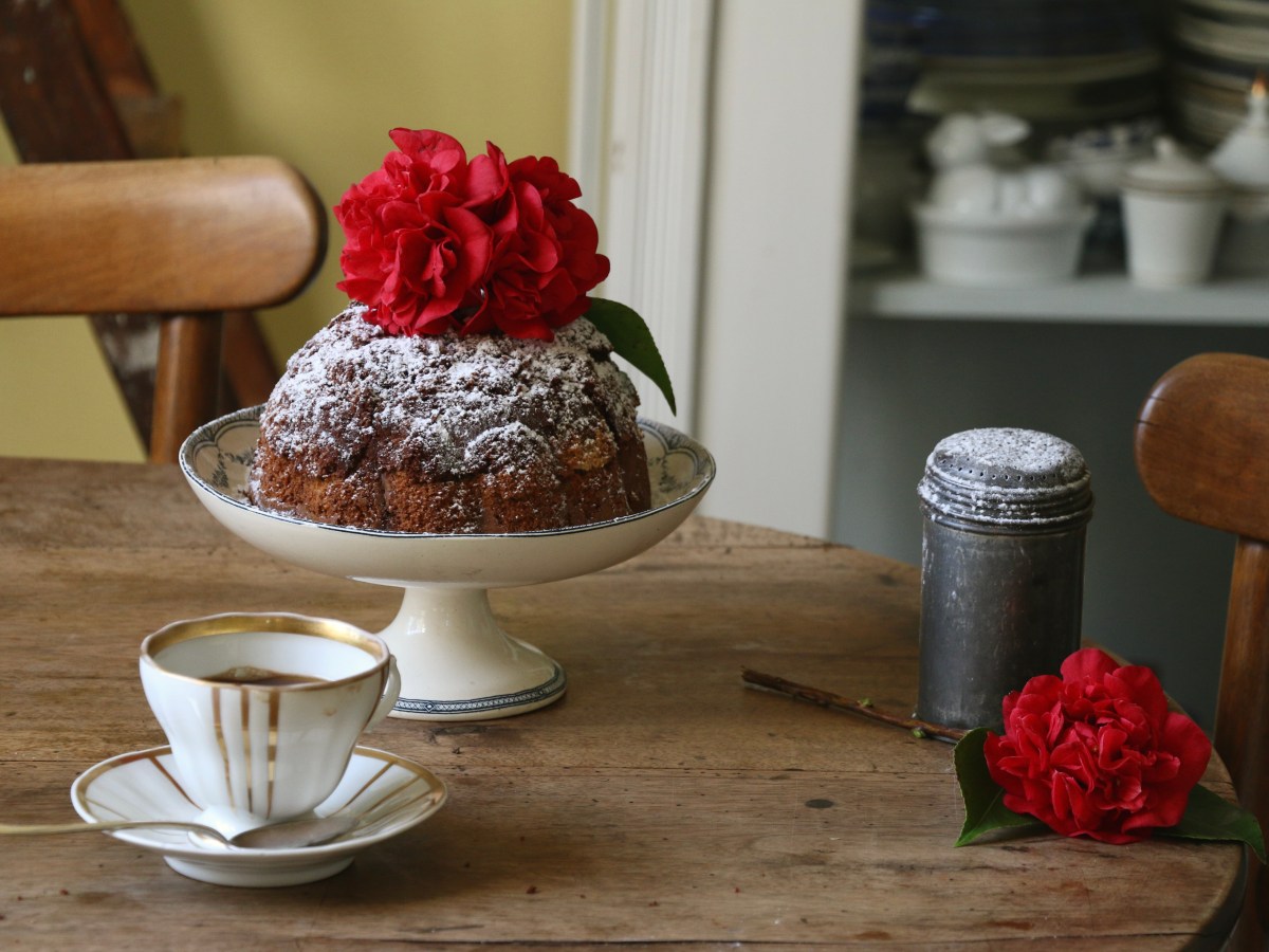 Et Voilà Spring and a Simple&nbsp;Cake